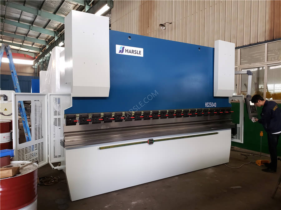 جنوب أفريقيا-WE67K-250T4000 CNC الصحافة الفرامل